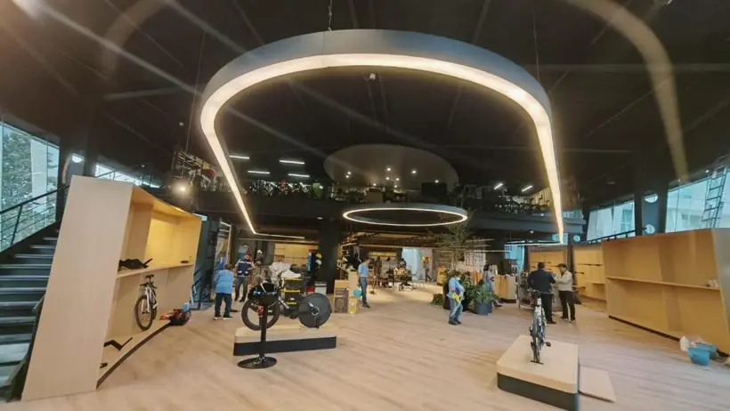 Showroom con instalaciones de iluminación